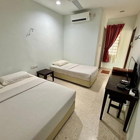 Meng Meng Guesthouse Куантан Экстерьер фото