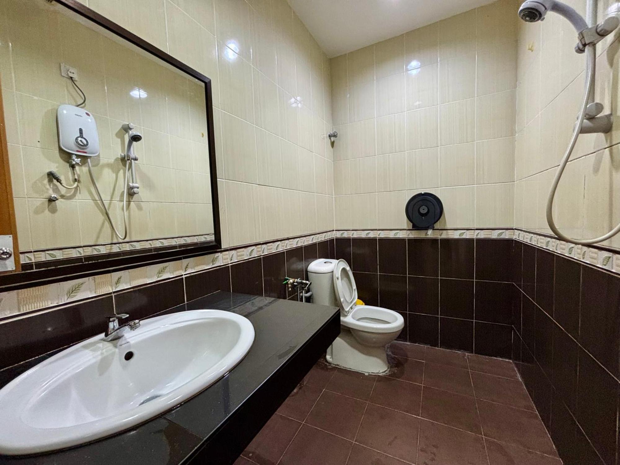 Meng Meng Guesthouse Куантан Экстерьер фото