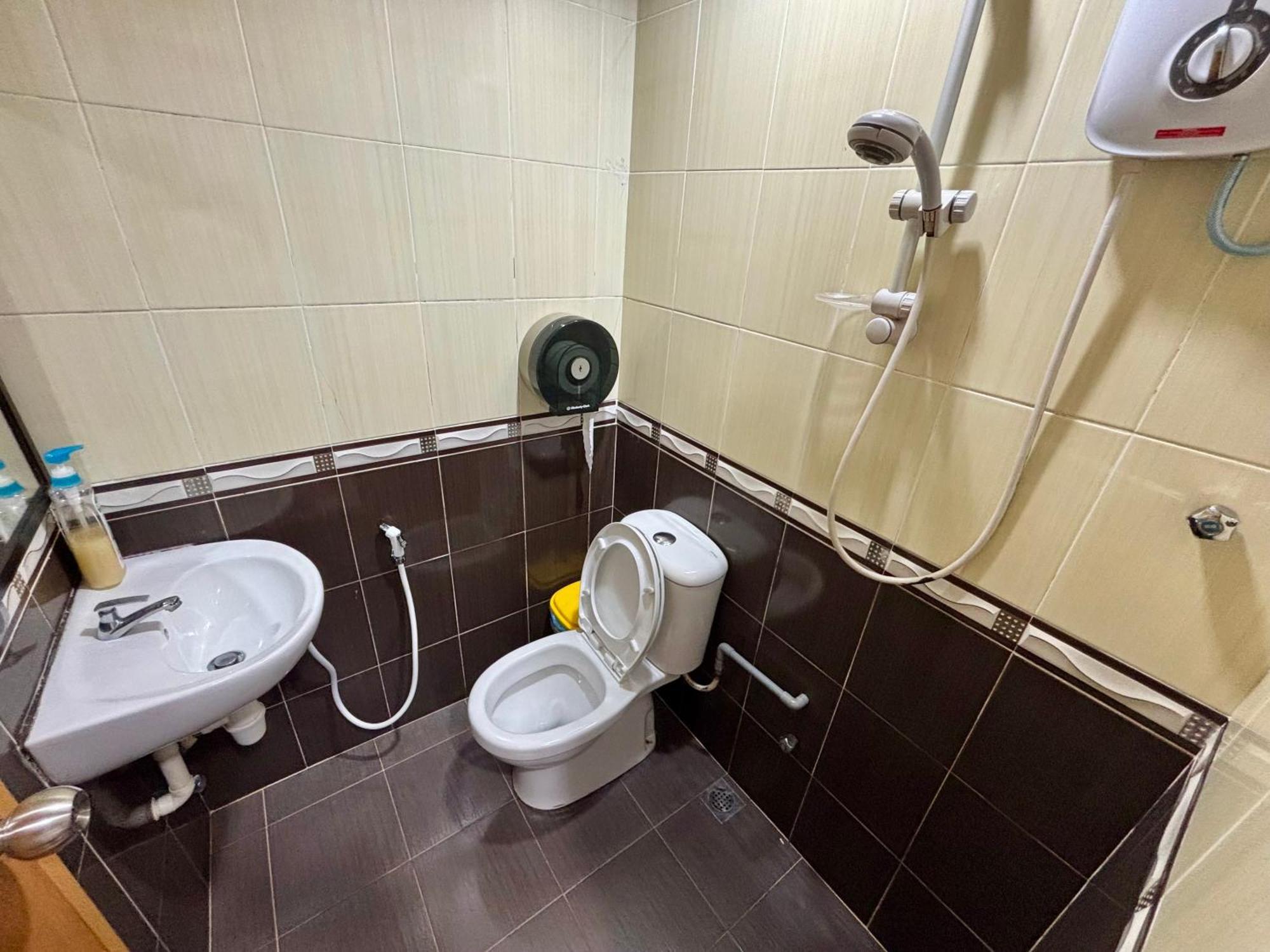 Meng Meng Guesthouse Куантан Экстерьер фото